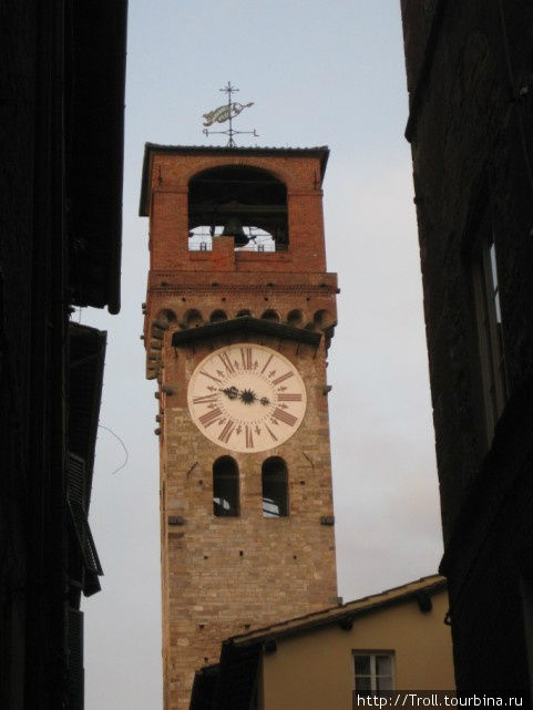 Как изменяется суровая башня, стоит на нее навесить пару гражданских вещей Лукка, Италия
