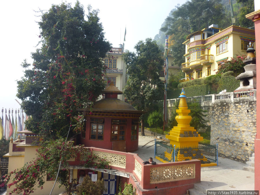 Катманду. Монастырь Тритен Норбутсе. Катманду, Непал