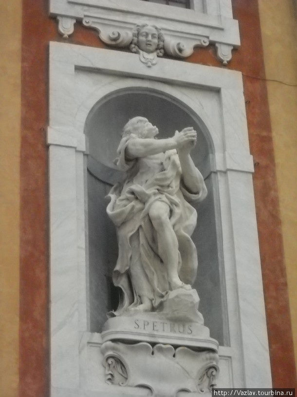 Экспрессивная скульптура Генуя, Италия