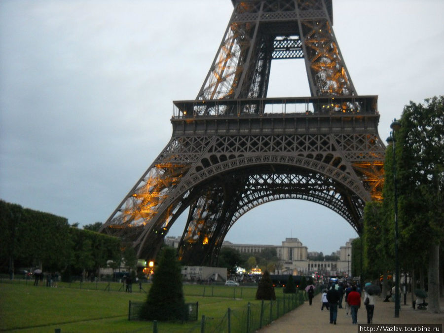 Подходы к башне Париж, Франция