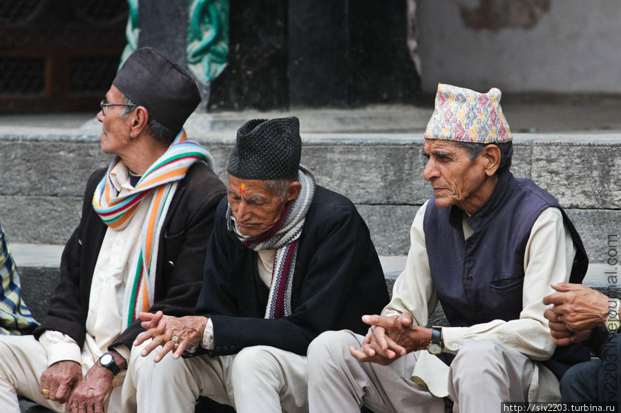 Старики на завалинке Непал