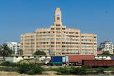 Местные жители называют Карачи — «Город Огней» или «Невеста городов». Карачи является крупнейшим центром международной торговли гашишем и героином.