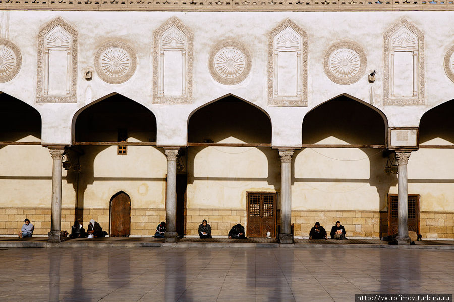 В мечети Аль-Азхар. Каир, Египет