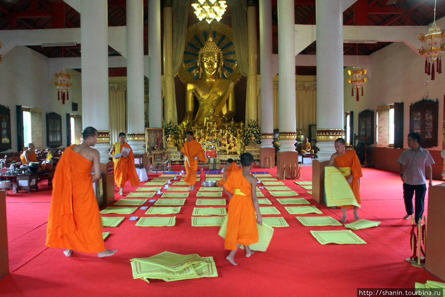Перед началом торжественной церемонии Чиангмай, Таиланд