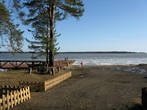 Утро нового дня. Онежское озеро еще подо льдом.