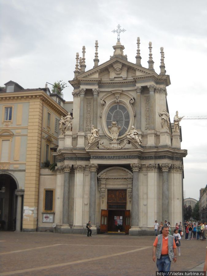 Одна из многочисленных церквей Турин, Италия