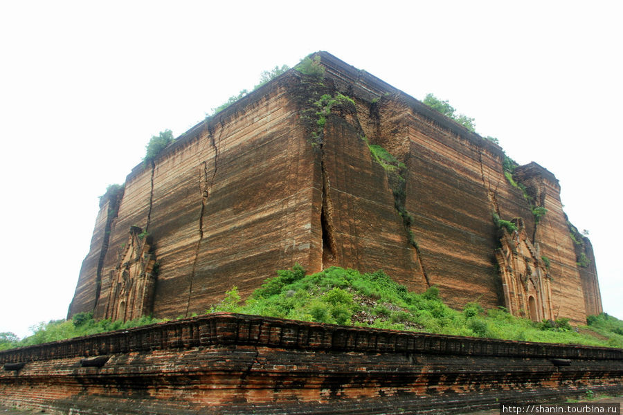 Крупнейшая в мире груда битого кирпича Мингун, Мьянма