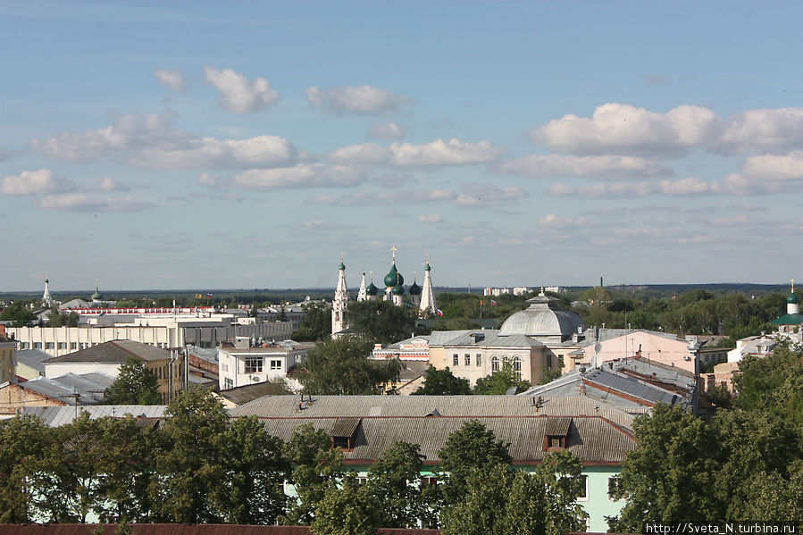 Виднеется Ильинская церковь Ярославль, Россия