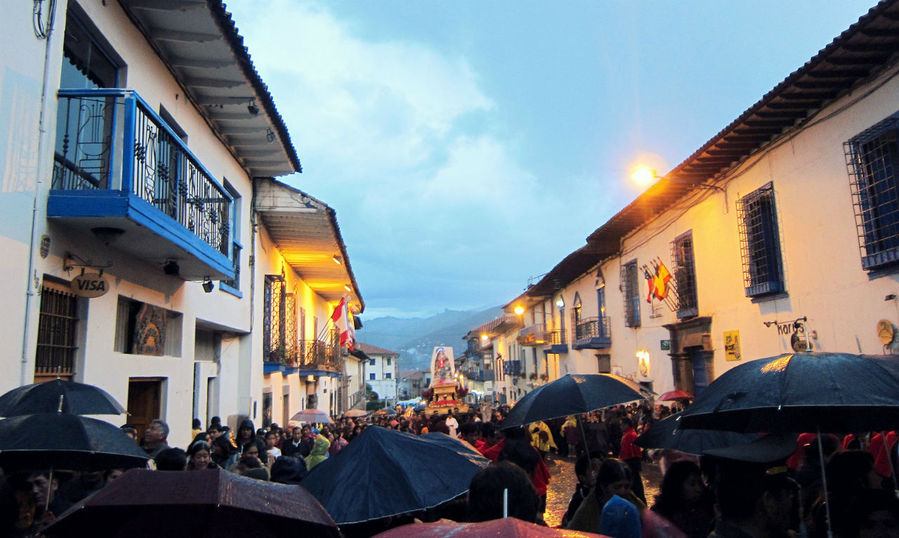 Католическая Страстная пятница в древнем городе Куско