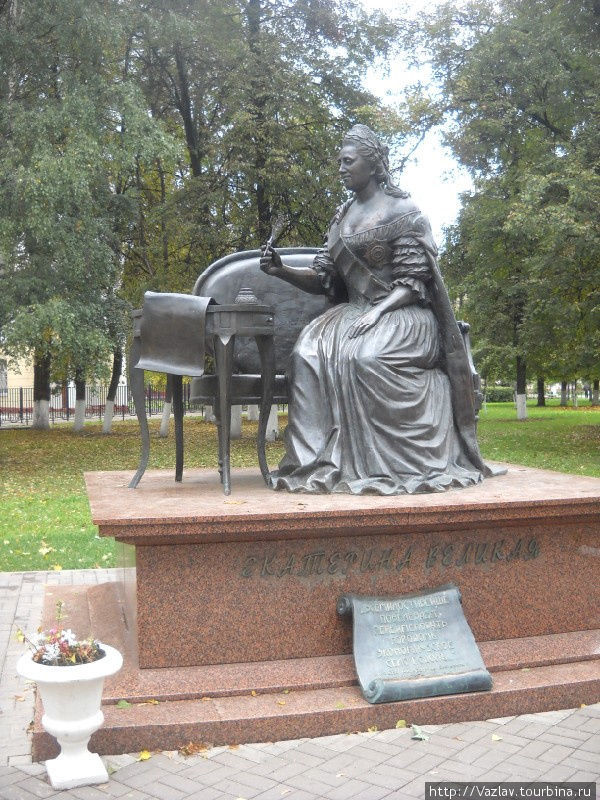 Памятник во всей красе Подольск, Россия