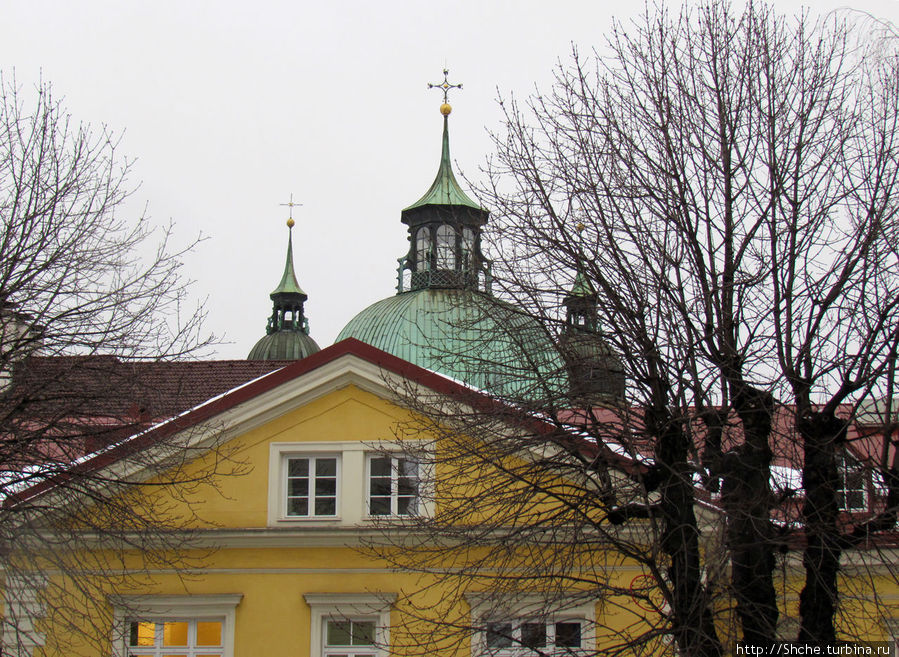 а за музеем увидали шпиль церкви, которую приняли за Dom Инсбрук, Австрия