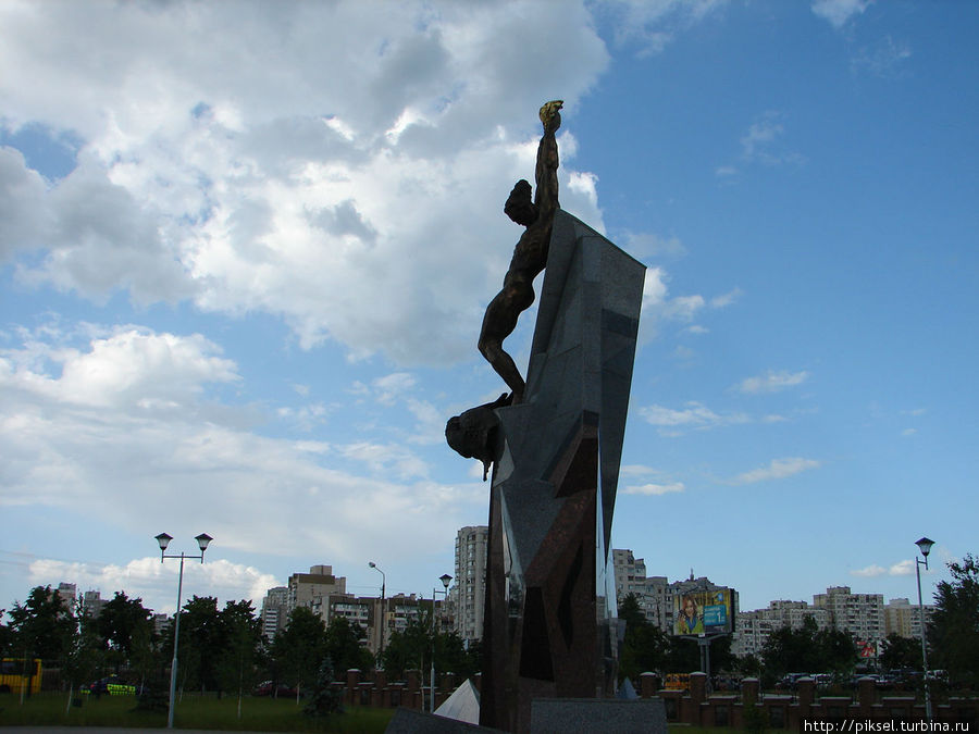 Скульптурная композиция с разных ракурсов Киев, Украина