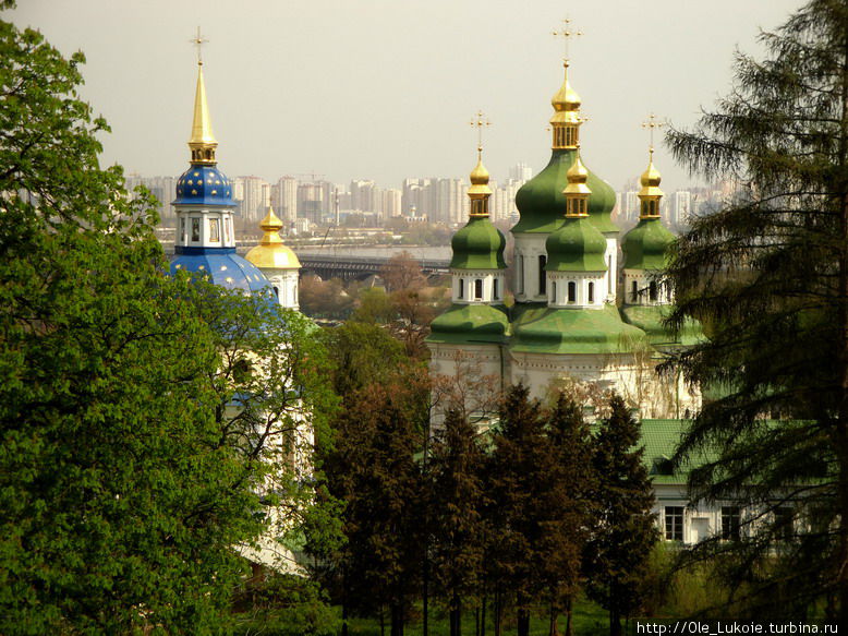 Популярная фотография Киева. Вид на монастырь из Ботанического сада Гришко Киев, Украина