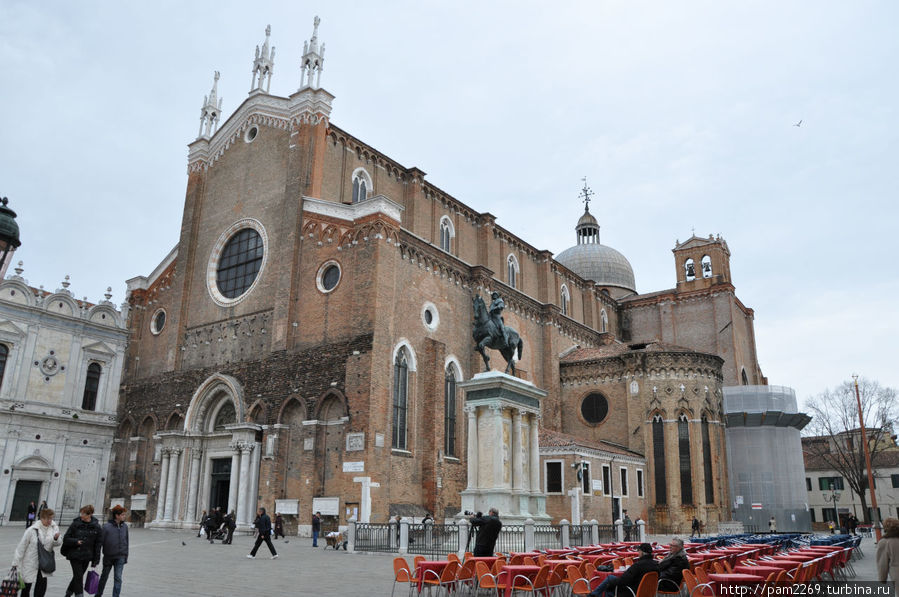 площадь S.S. Giovanni e Paolo Castello с символом, изображенным на визитке
