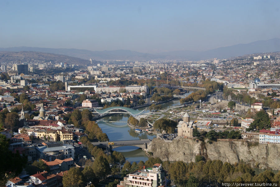 Вид на крепость Нарикала и окрестности Тбилиси, Грузия