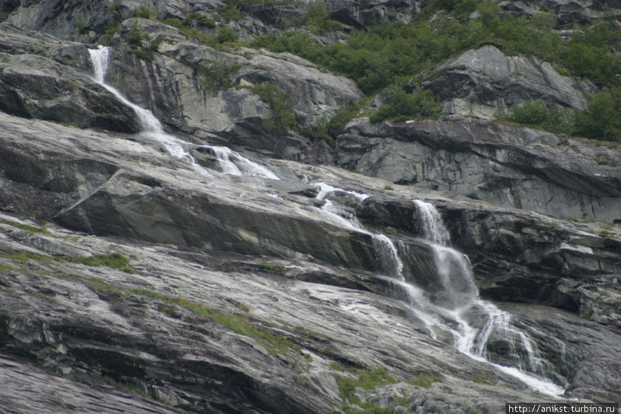 Манящая голубизна ледника Нигардсбрин Западная Норвегия, Норвегия