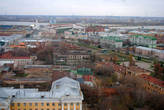 Вдалеке можно разглядеть Кремль и мечеть Кул-Шариф