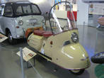 Maico Mobil 1953 год
Фирма «Майко Верк» (Maico-Werk), владельцами которой были братья Отто (Otto) и Вильгельм Майш (Wilhelm Maisch), с 1935 г. производила мотоциклы. В 1955 г. фирма приобрела у инженера Германа Хольбайна (Hermann Holbein), до войны работавшего на фирме БМВ (BMW), а позже занимавшегося проектированием и изготовлением гоночных автомобилей, лицензию на его двухместный заднемоторный автомобиль «Чемпион» (Champion) с двигателем рабочим объемом 250 см3. Но автомобиль оказался неконкурентоспособным среди других мотоколясок, выпускавшихся тогда в ФРГ. Тем не менее фирма «Майко» начала с модернизации «Чемпиона», оснастив его новым 2-цилиндровым двигателем фирмы «Хейнкель» (Heinkel) в 398 см3 и кузовом купе.