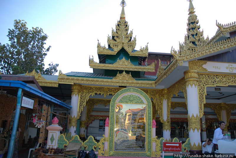 Лежащий  Будда (Чаутаджи) Янгон, Мьянма