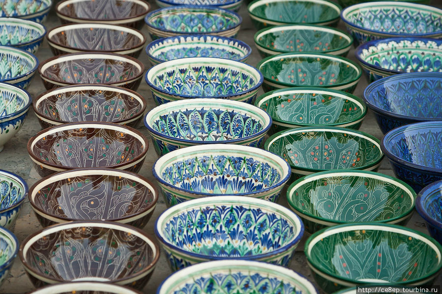 Тарелки-миски на продажу со среднеазиатскими узорами Бухара, Узбекистан