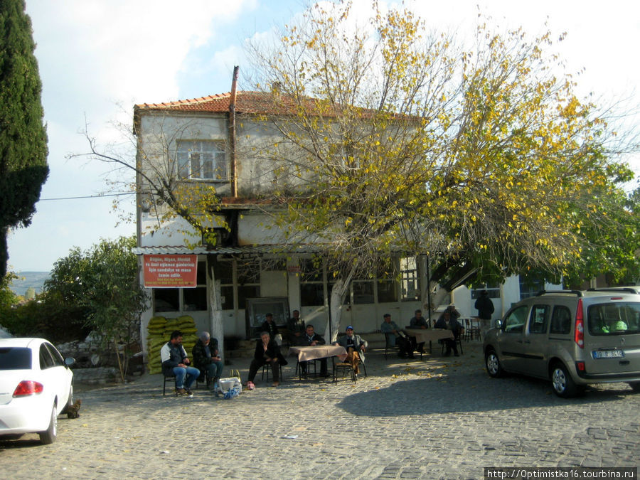 Проезжаем  село Yeni Akköy. Эгейский регион, Турция