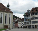 сразу за кафедральным собором (слева) начинаются улицы старого города