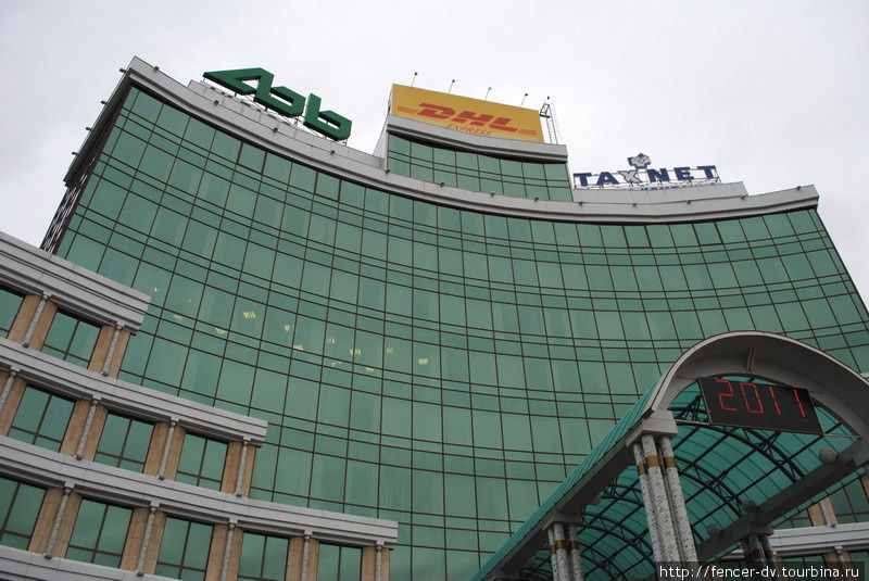 Здание банка благополучно затмевает все архитектурные интересности в окрестностях Казань, Россия