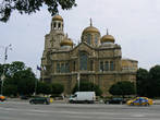 Расположенный в самом центре города собор Успения Пресвятой Богородицы сегодня — одно из самых известных зданий Варны. Собор превратился в один из символов города.