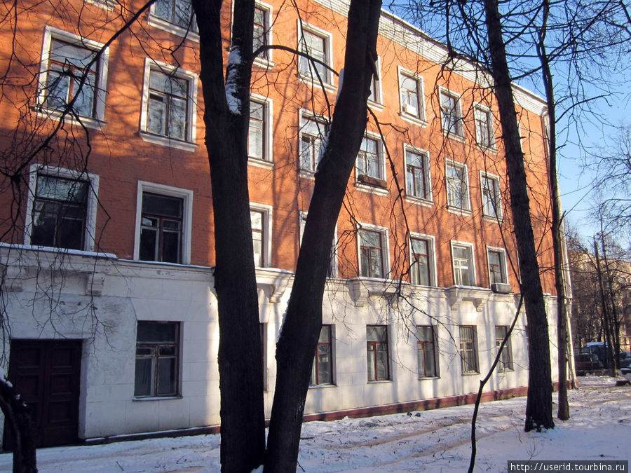 Общежитие, Дом №7 Корпус №1, уже уничтожено, под вывеской Управления Делами Президента РФ! Москва, Россия