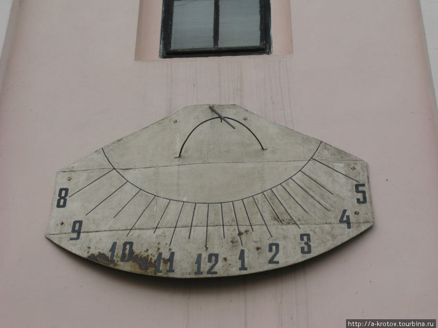 Солнечные часы (не работают — солнца нет) Черновцы, Украина