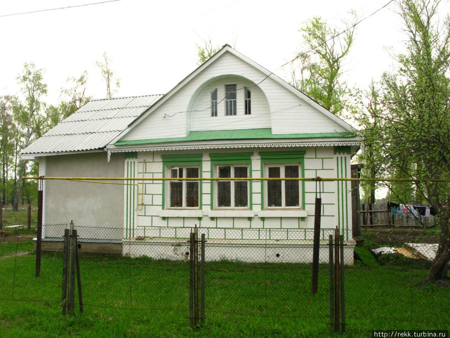 Я заметил в Вичуге новый архитектурный элемент в деревянных домиках — полукруглое слуховое окно Вичуга, Россия