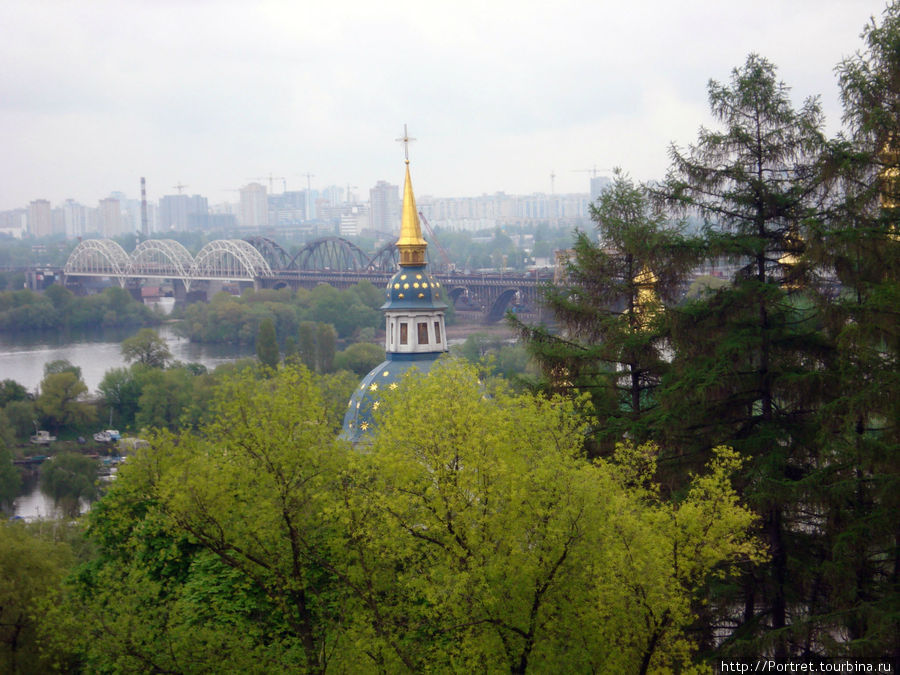 Киев: визитная карточка из магнолий и сирени Киев, Украина
