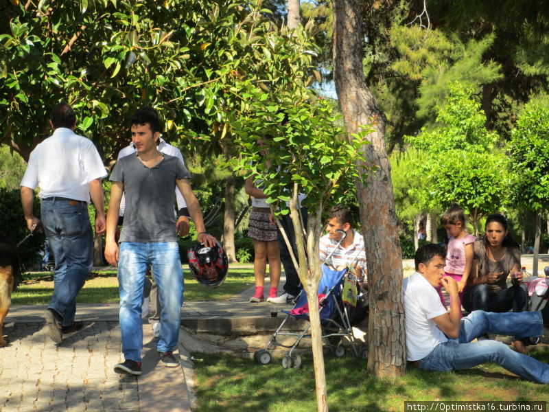 В парке Анталии в последнюю субботу мая Анталия, Турция