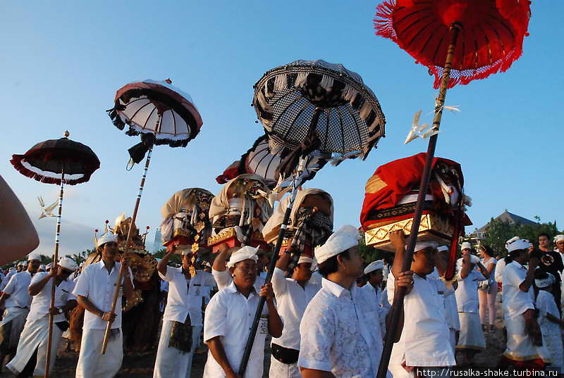 Церемония кремации Булеленг, Индонезия