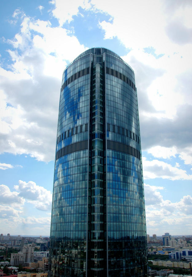 Вид на башню с другой смотровой площадки. Екатеринбург, Россия