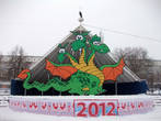 Символ наступающего года на бульваре Строителей в Кемерово.