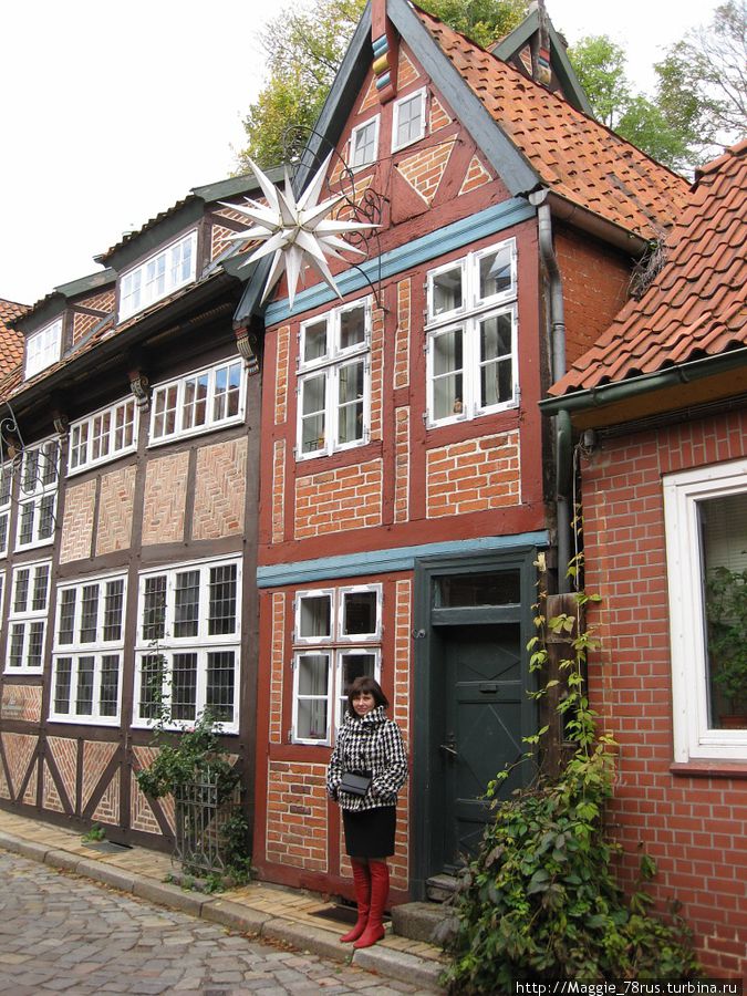 Самый узкий жилой дом. Мы долго пытались представить, как здесь расставлена мебель... Гамбург, Германия