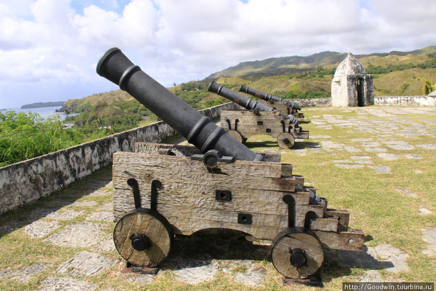 Пушки главного форта Гуам