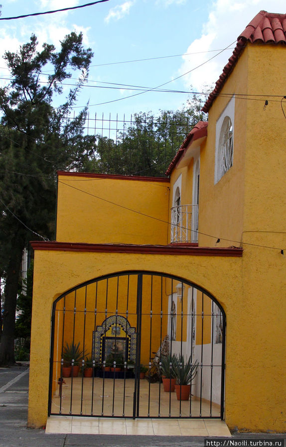 Икона при входе в дом Мехико, Мексика