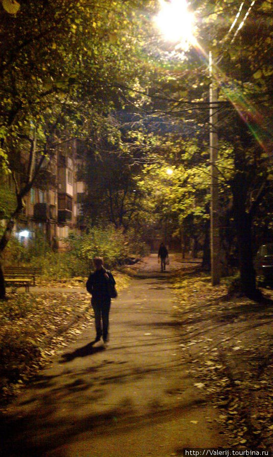 Осень у порога нашего дома. Харьков, Украина