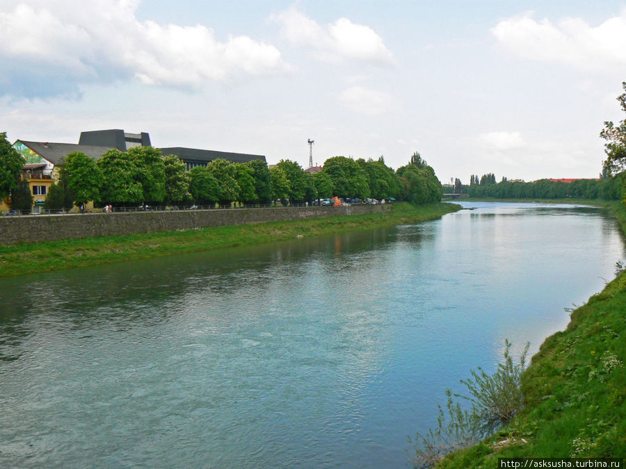 Река Уж, давшая название городу. Ужгород, Украина