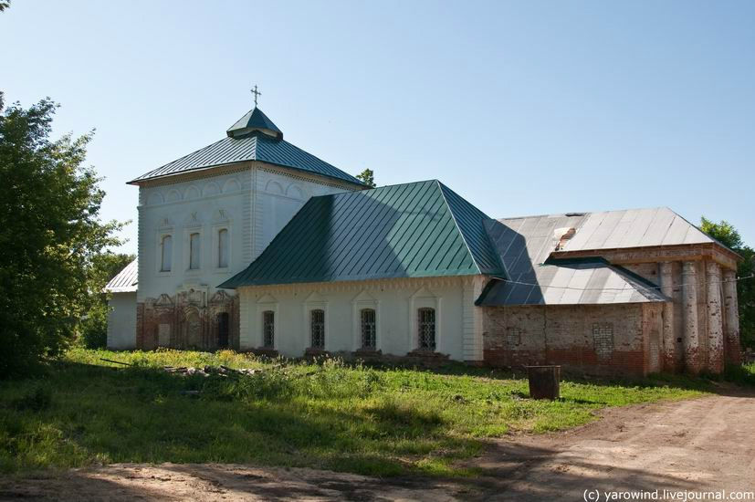 Еще в паре кварталов на север находится Вознесенская кладбищенская церковь , 1780 г. Юрьев-Польский, Россия
