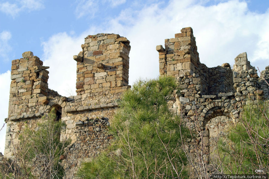Развалины старого города в горах Турция