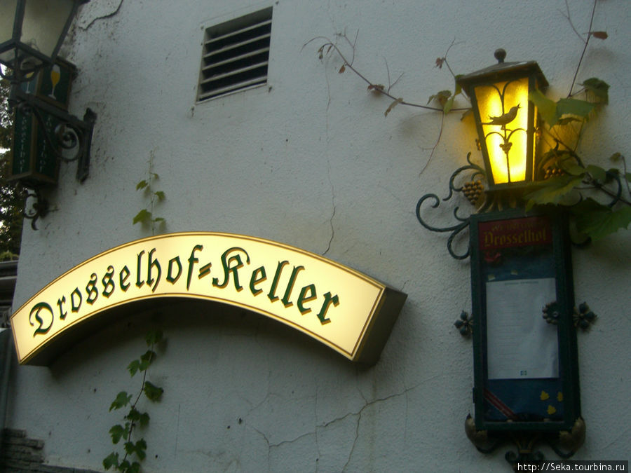 Вывеска ресторана Рюдесхайм-на-Рейне, Германия