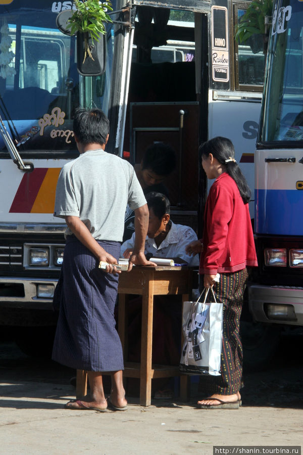 Мир без виз — 403. На автобусе в Мониву Монива, Мьянма