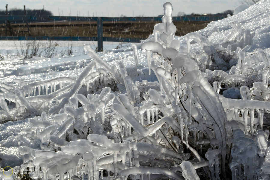 Весенний ледник в центральной России Чернянка, Россия