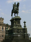 Памятник королю Иоганну перед Дрезденской оперой