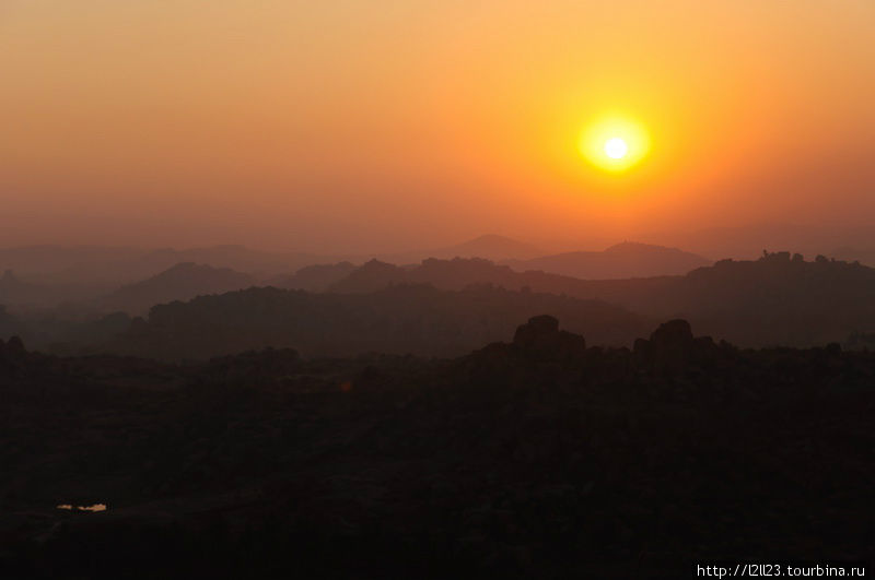 Хампи: закат и рассвет Хампи, Индия