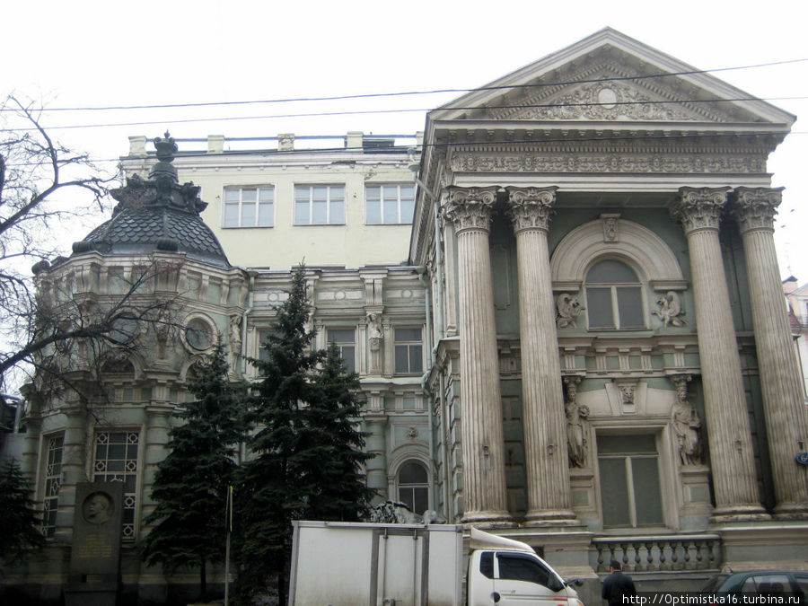 А этот дом называется Дом со львами Москва, Россия