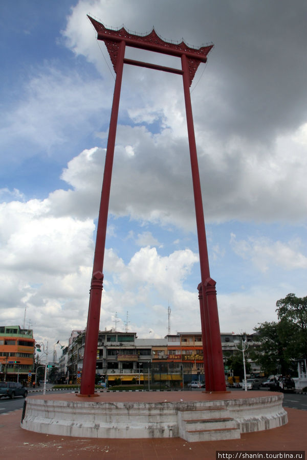 Площадь с гигантскими качелми Бангкок, Таиланд